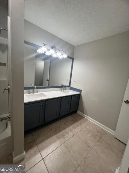Building Photo - 9442 Cypress Ln