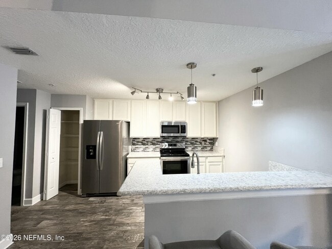 Building Photo - 7058 Snowy Canyon Dr