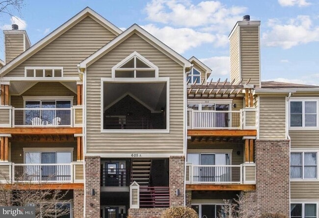 Building Photo - 605 Admiral Dr