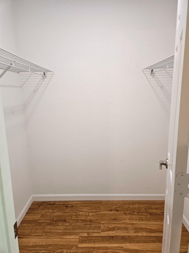 Building Photo - 431 Richview Park Cir E