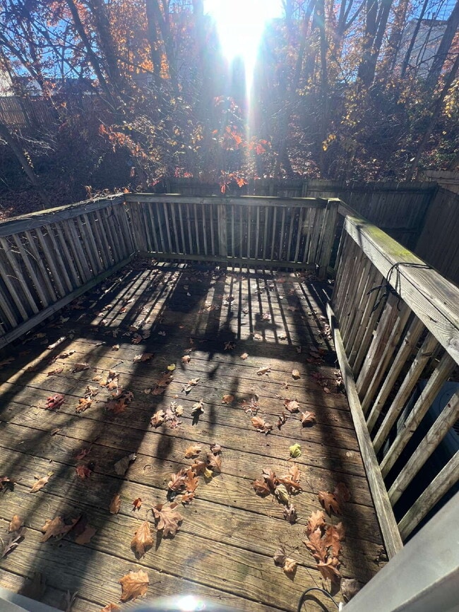 Building Photo - Charming 3-Level Townhome in Prime North Stafford Location