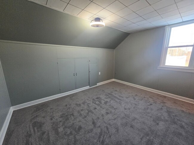 Building Photo - VIDEOTOUR: 3-Bedroom Country home with Garage and more! PETS WELCOME