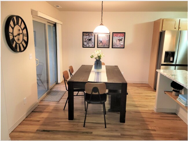 Dining - 4125 Sunny Vista Hts