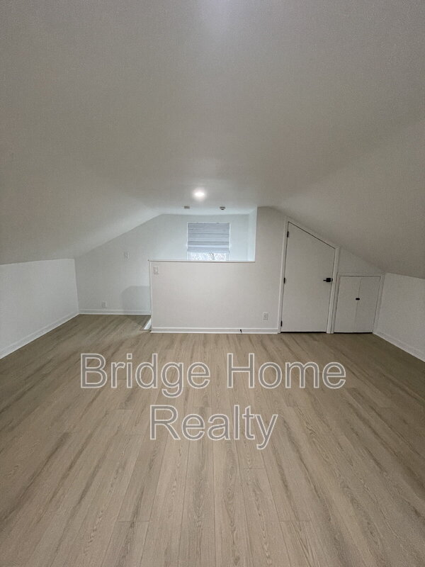 Building Photo - 107 Shoup St