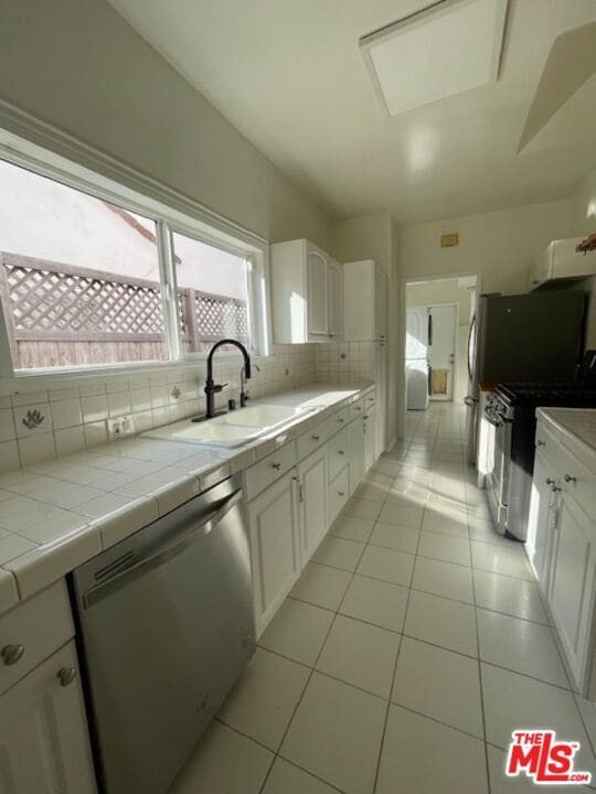 Building Photo - 459 S Holt Ave