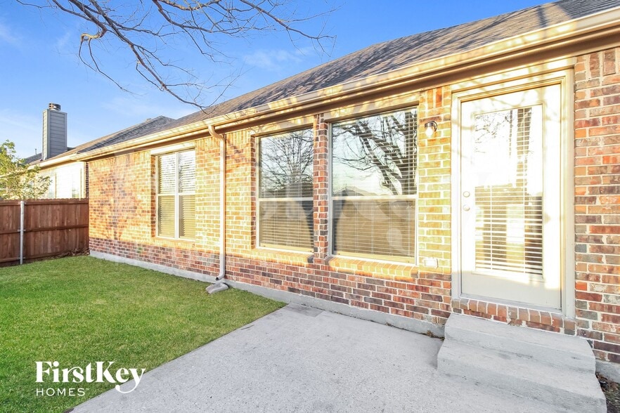 Building Photo - 1601 Lake Pine Dr