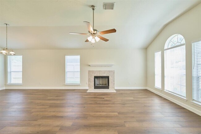 Building Photo - 354 Fantasy Ln