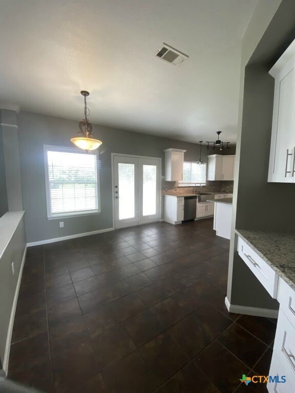 Building Photo - 413 Cattail Cir
