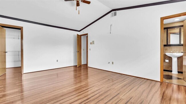 Building Photo - 2430 Falcon Ln