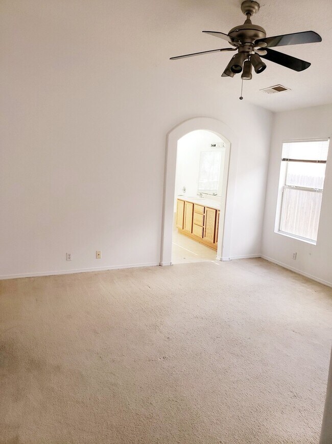 Building Photo - Great home in Enchanted Hills - 3 bed, 2 b...