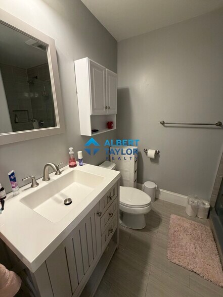 Building Photo - 92 Calumet St