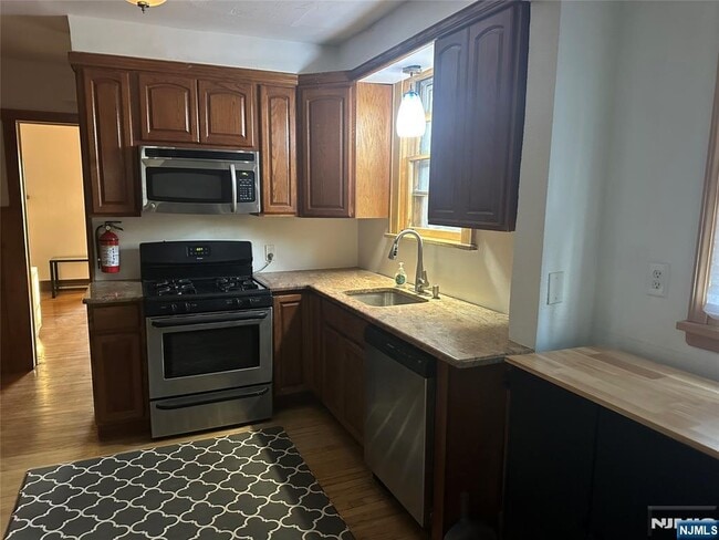 Building Photo - 325 Bogert Ave