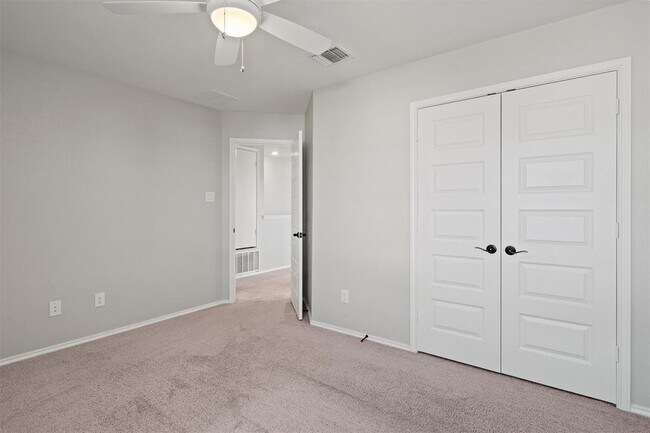 Building Photo - 213 Sweet Autumn Dr