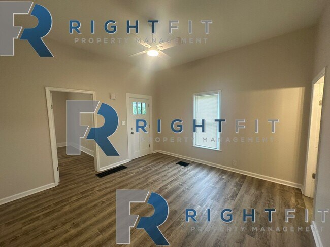 Building Photo - Newly Renovated Home in Middletown