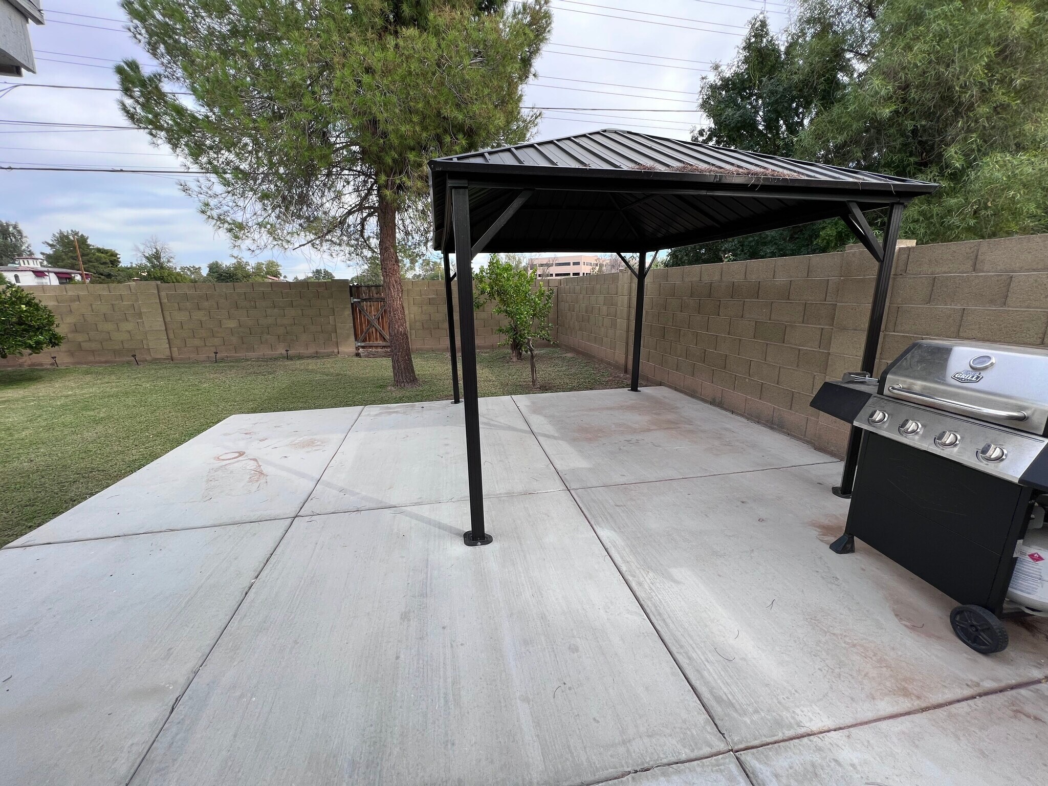 Patio/Gazebo/Grill - 1405 S Farmer Ave