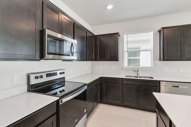 Building Photo - Beautiful 4/2 Energy Efficient Home in St....