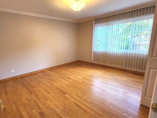 Building Photo - 1206 Lynn Terrace