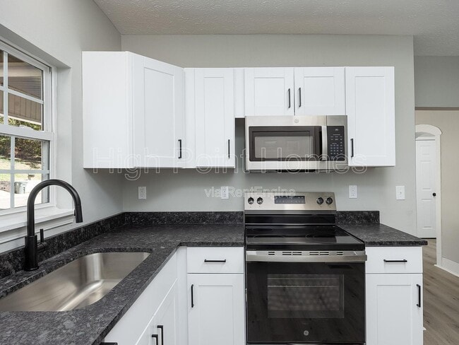 Building Photo - 5350 Slayton Ave