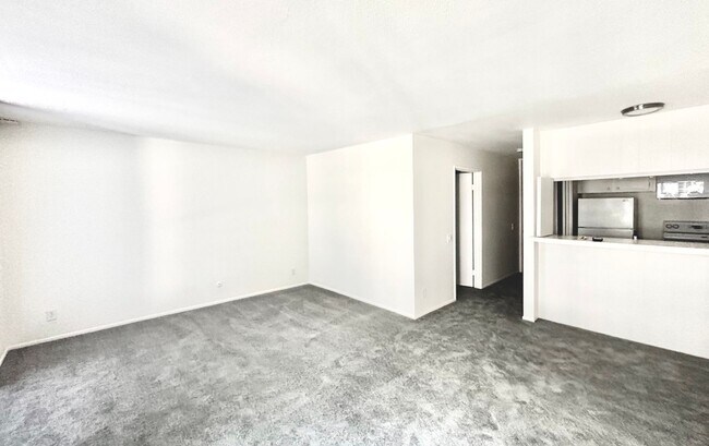 Building Photo - 6202 Friars Rd
