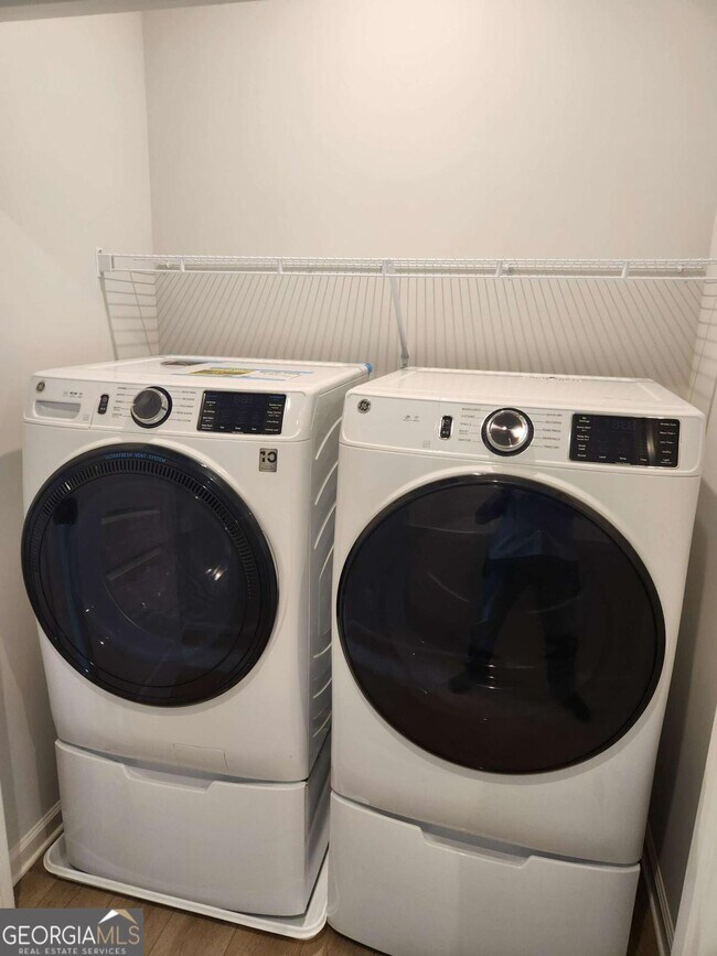 Building Photo - 821 York Aly