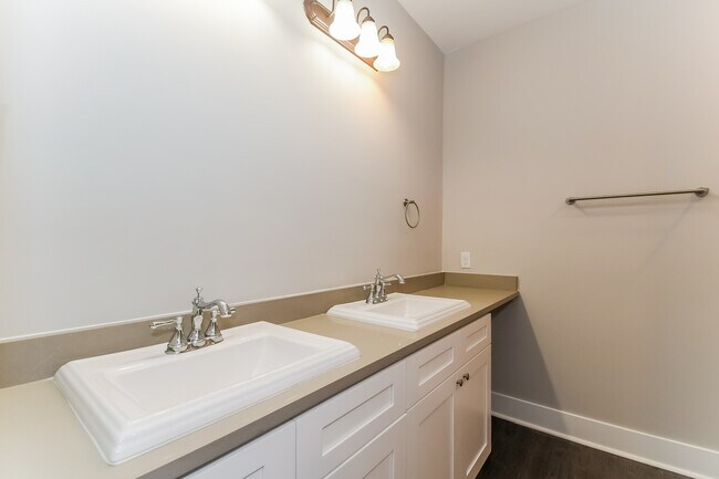 Building Photo - 55 Greyfield Dr