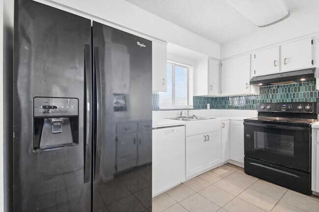 Building Photo - 38 E Diamond Dr