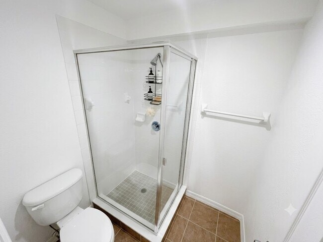 Building Photo - 2607 Emerald Lake Ct