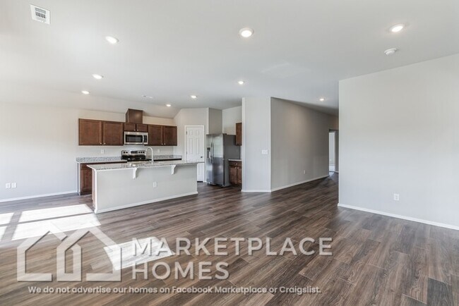 Building Photo - 884 S Brambling Ln