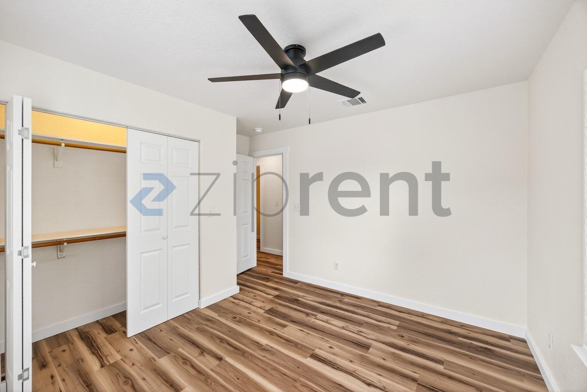 Building Photo - Unit