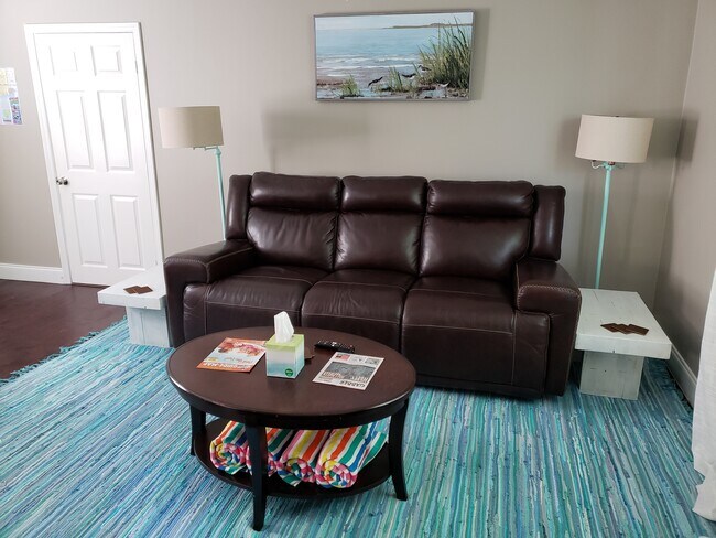 Building Photo - 3050 York St S