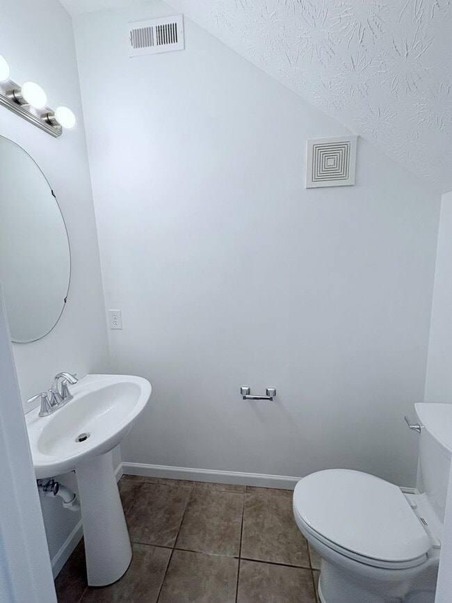 Building Photo - Charming 3 beds 2.5 baths in The Reserves of Beavercreek!