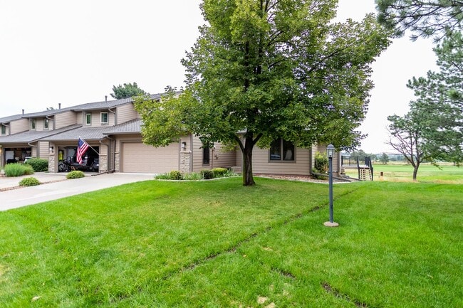 Building Photo - Charming home with Golf Course Views!!!