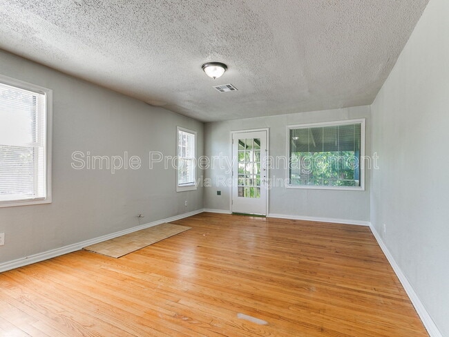 Building Photo - 1841 N Gatewood Ave