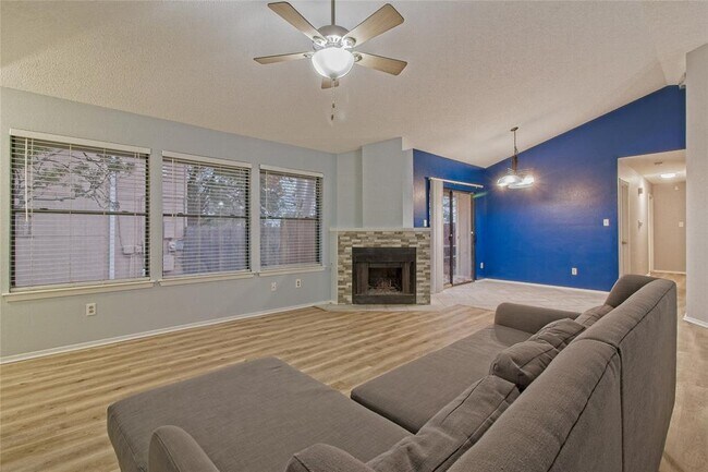 Building Photo - 1007 Markham Ln