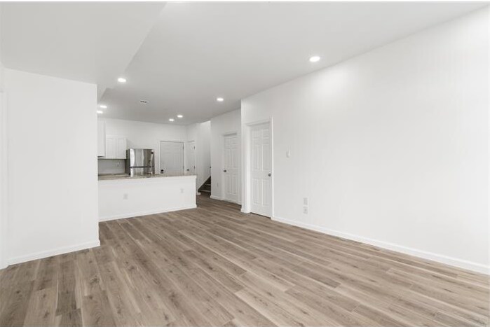 Building Photo - 4250 Lancaster Ave