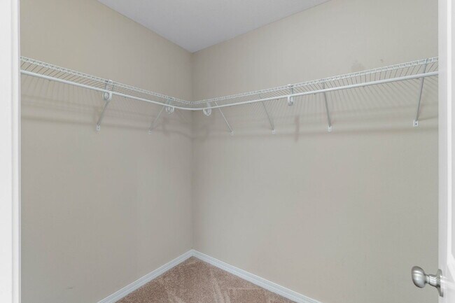 Building Photo - 426 Eisenhower Dr