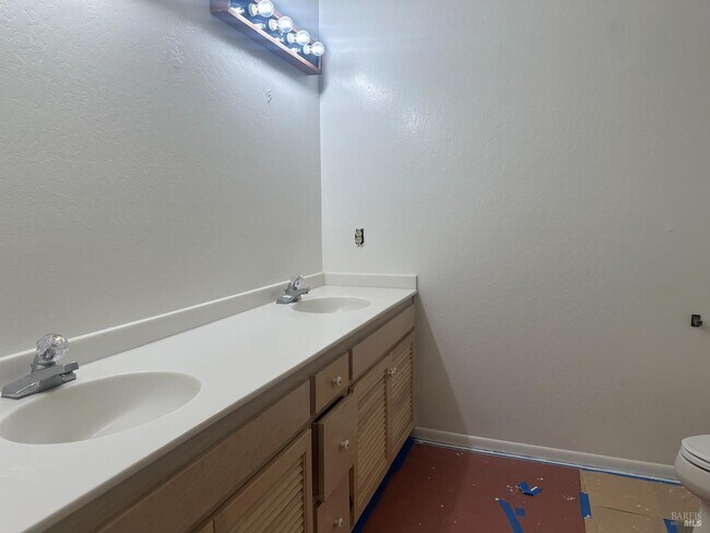 Building Photo - 121 Knoll Pl