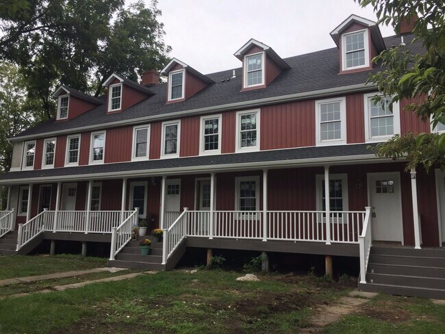 Building Photo - Beautifully Renovated 2 bedroom home with office.