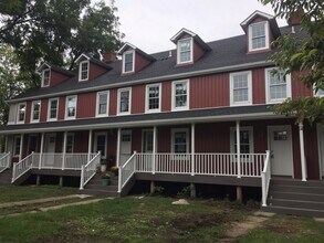 Building Photo - Beautifully Renovated 2 bedroom home with ...