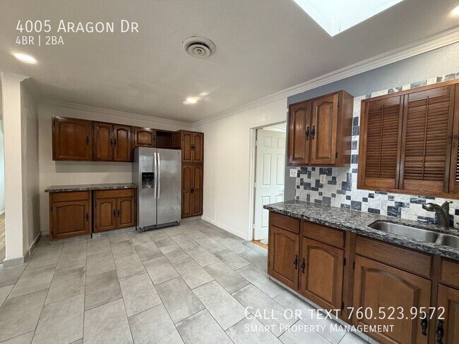 Building Photo - 4005 Aragon Dr