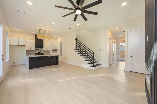 Building Photo - 7129 England St