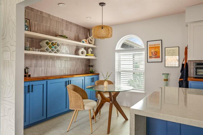 Building Photo - 9300 Meadow Vale