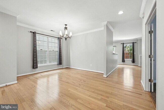 Building Photo - 4705 Manor Dr