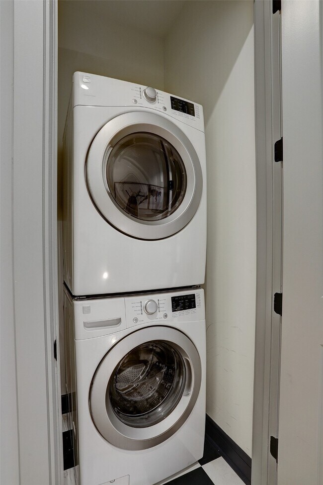 Building Photo - 4521 San Felipe St