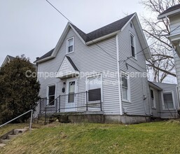 Building Photo - 142 Page St NE
