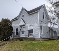 Building Photo - 142 Page St NE