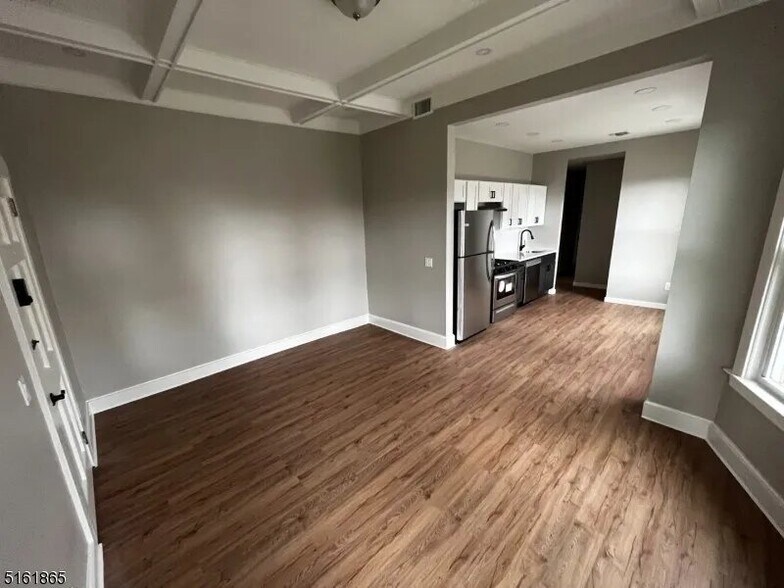 Building Photo - 339 Valley Brook Ave