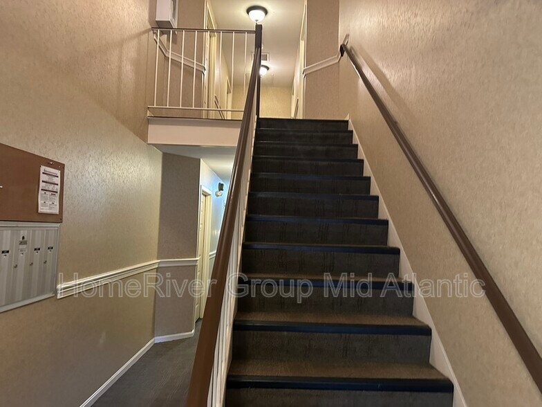 Building Photo - 5810 Cove Landing Rd