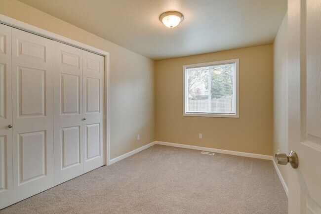 Building Photo - Kirkland Rambler with Central A/C!