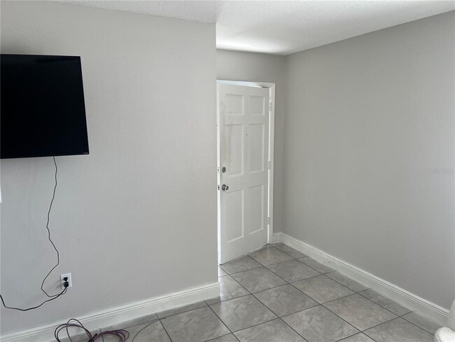 Building Photo - 135 Dairy Rd